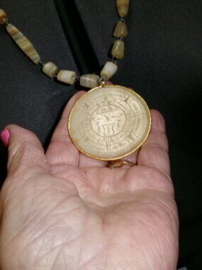 vtg Mexico carved Mayan aztec sun calendar pendant 24 in agate statement boho